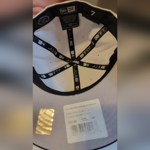 BNWT Toronto Maple Leafs Fitted Hat - Picture 4 of 7